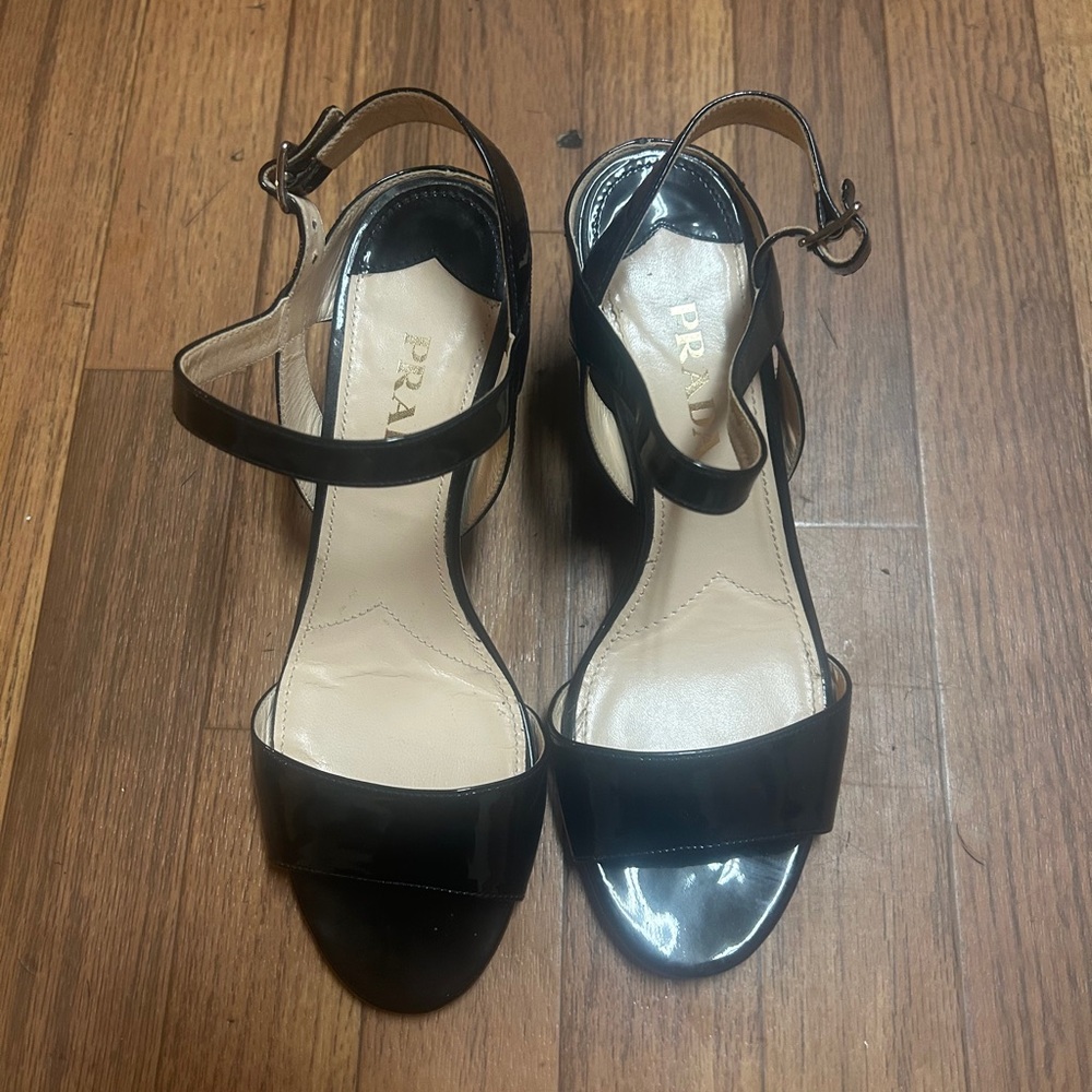 Prada Black Heels Elegant Minimalist Design - Picture 3 of 14